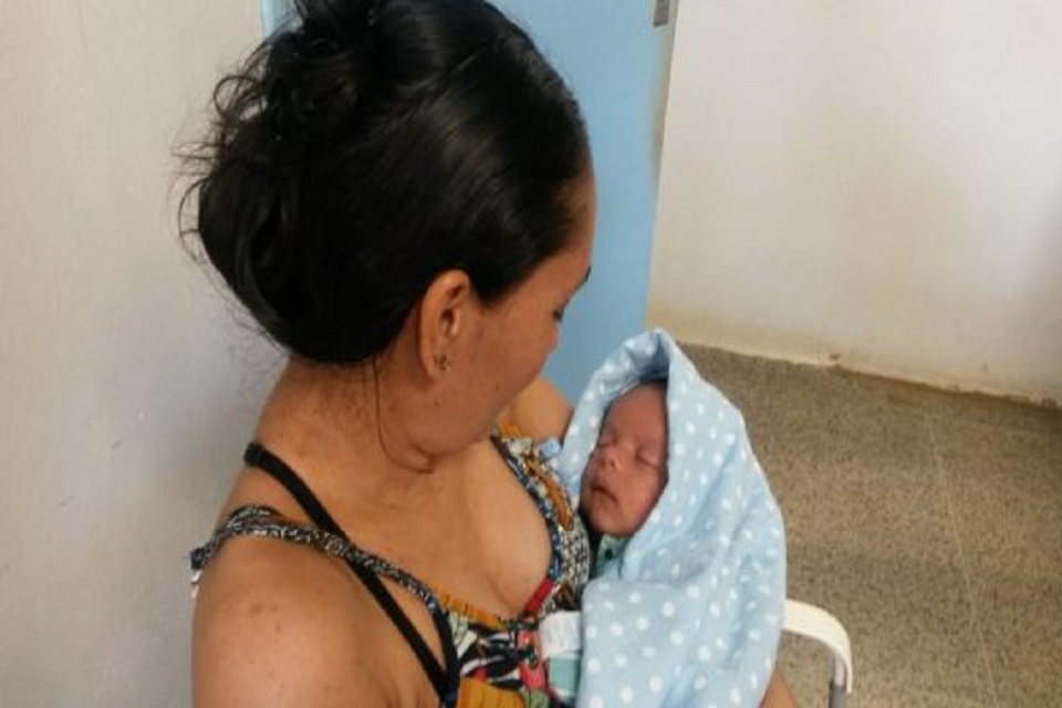 Empoderar mães e pais para favorecer a amamentação, é o tema do Agosto Dourado
