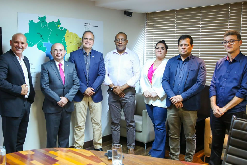 Deputado Alan Queiroz fortalece cooperação entre Assembleias Estaduais em encontro com presidente da Unale