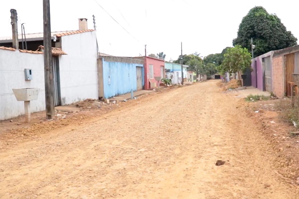 Bairro Apoiã recebe obra de limpeza e encascalhamento; vídeo