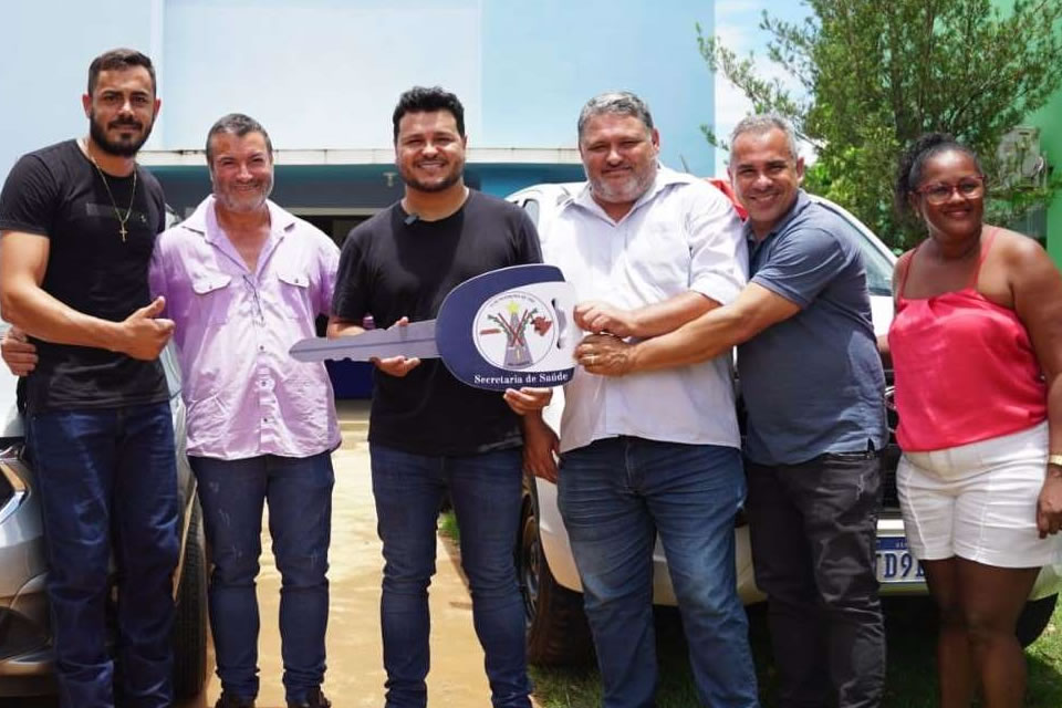 Deputado Marcelo Cruz reforça saúde de Rio Crespo com entrega de dois veículos
