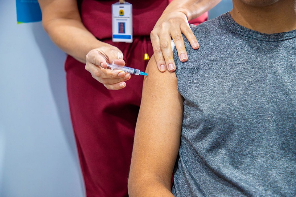 Vacinação contra a gripe é fundamental para evitar o adoecimento no período de clima seco e fumaça