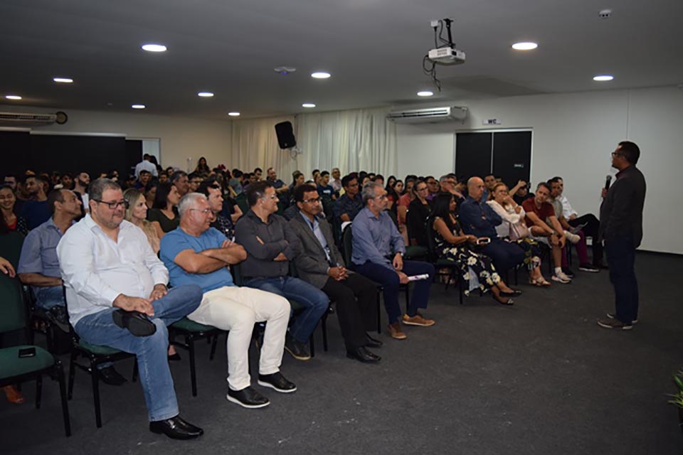 Auditório lotado marcou abertura do II CONEFISCO em Ji-Paraná