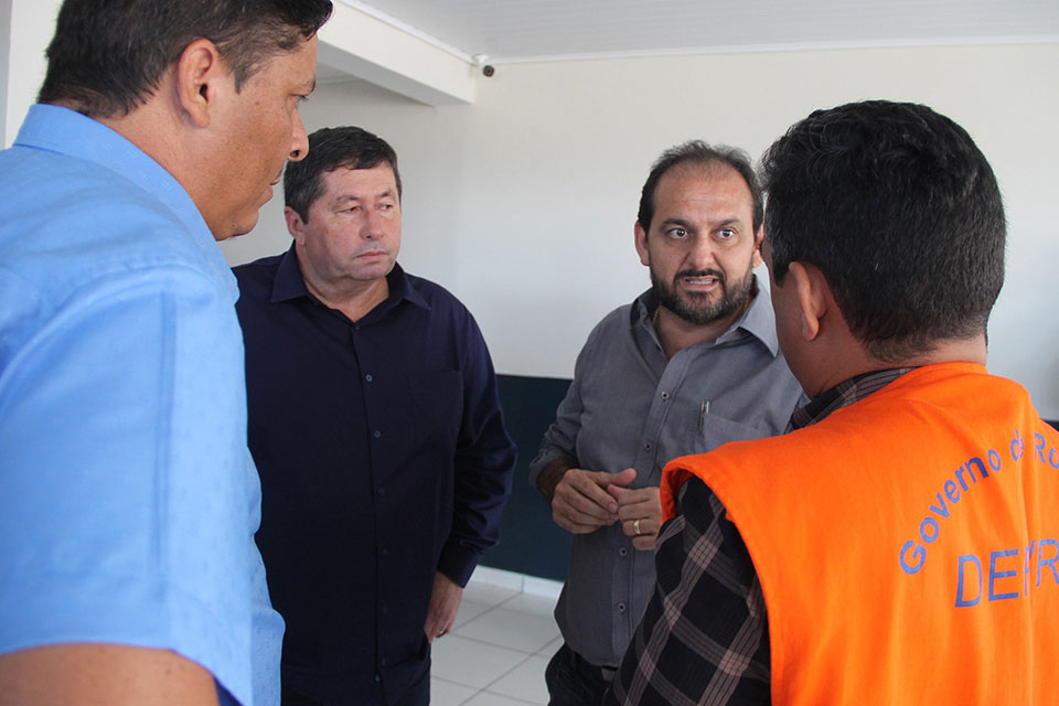 Laerte Gomes intermedia convênio entre DER e Prefeitura de Médici para conservação de estradas rurais