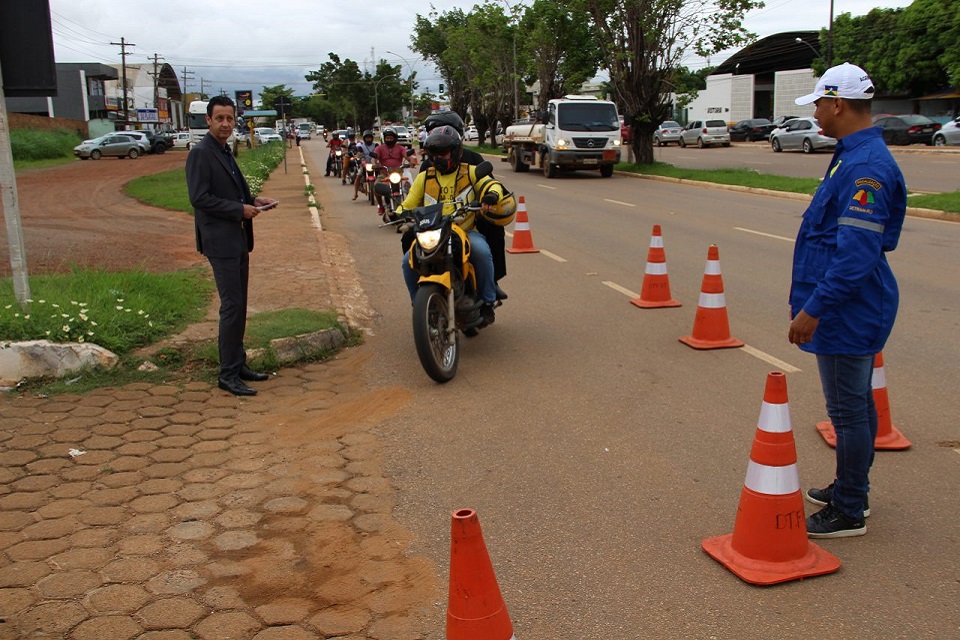 Projeto Detran ´´Duas Rodas, Uma só Vida´´ alerta motociclistas sobre o cuidado no trânsito