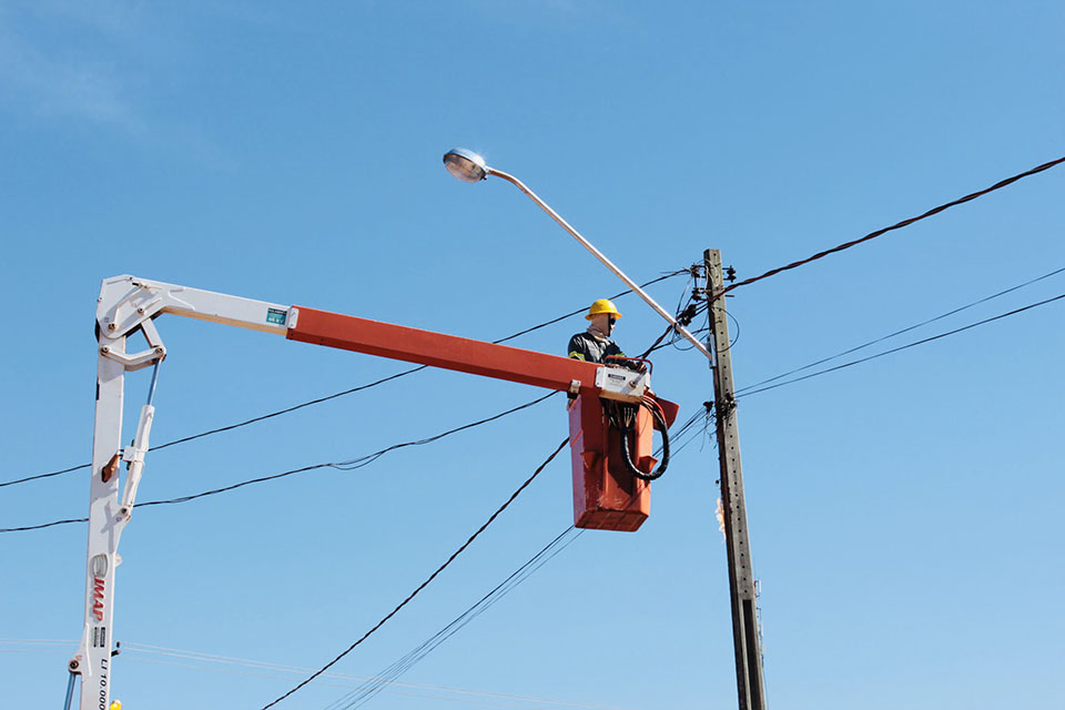 Prefeitura instala quase 500 pontos de luz no bairro Lagoa azul