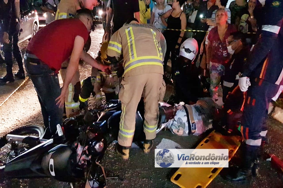 Motociclista fica com o pé preso em roda de moto durante acidente na capital