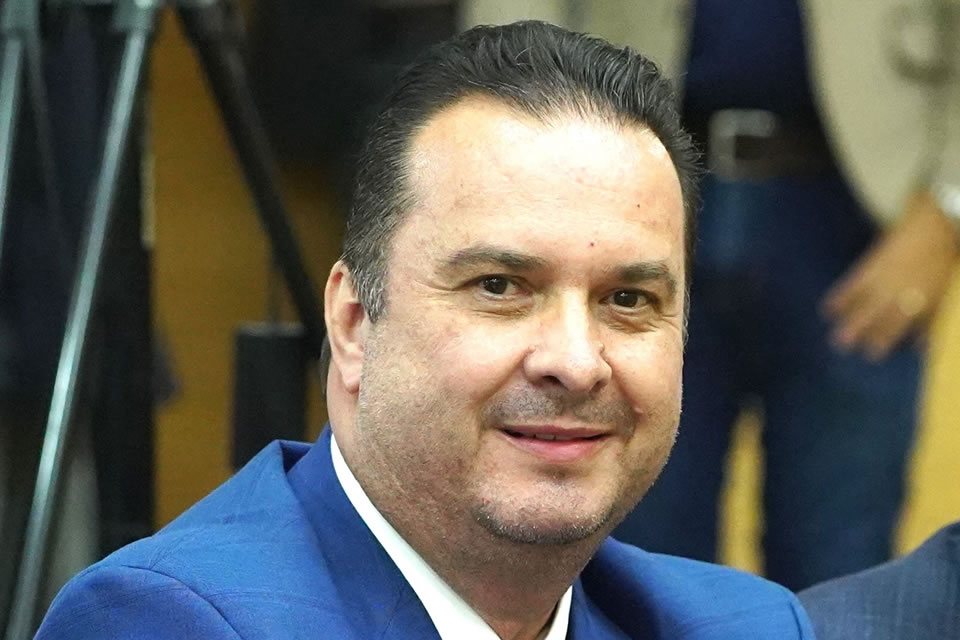 Após pedido do deputado Dr. Luís do Hospital, tapa-buracos na RO-464 é iniciado