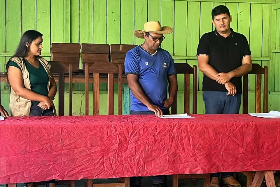 Dra. Taíssa garante trator para produtores rurais do Ramal Cachoeirinha em Guajará-Mirim