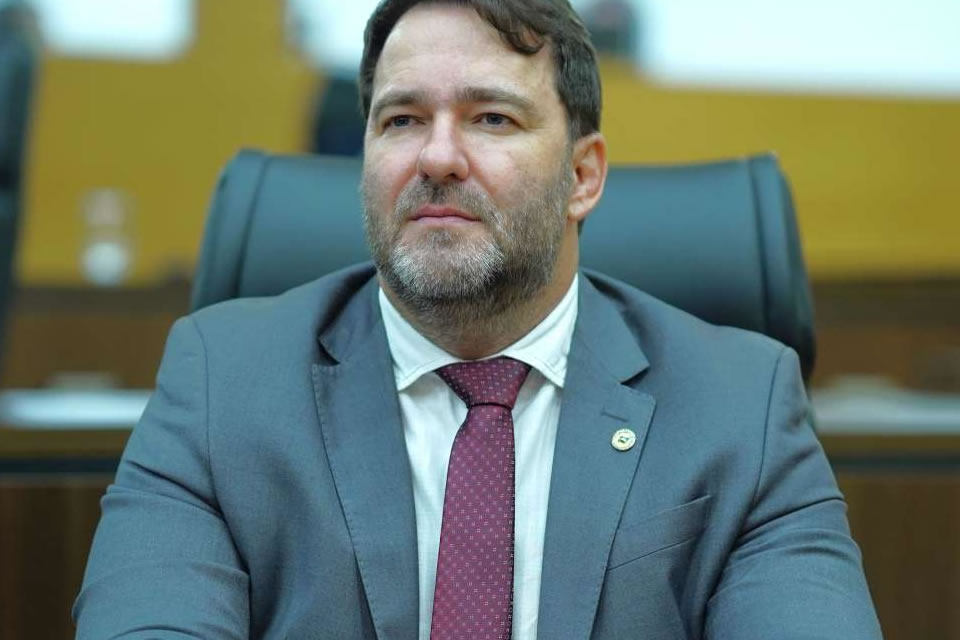 Alex Redano pede reforço em armamento para delegacia de Machadinho do Oeste