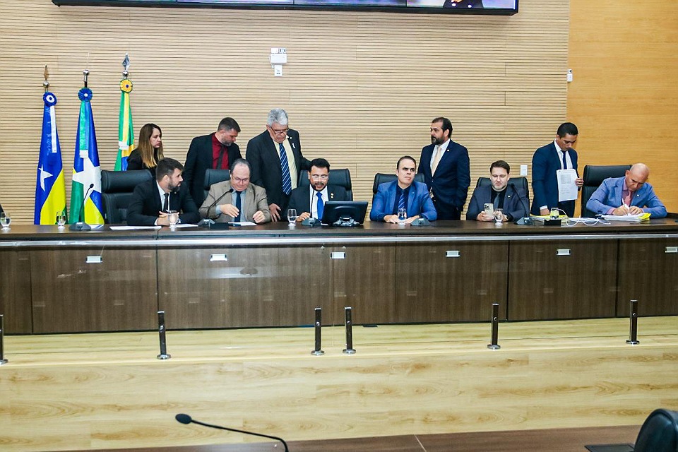 Deputados aprovam projetos que beneficiam servidores do Judiciário, Alero e Defensoria Pública