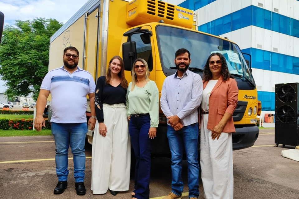 Municípios recebem caminhão frigorífico para transporte da merenda escolar
