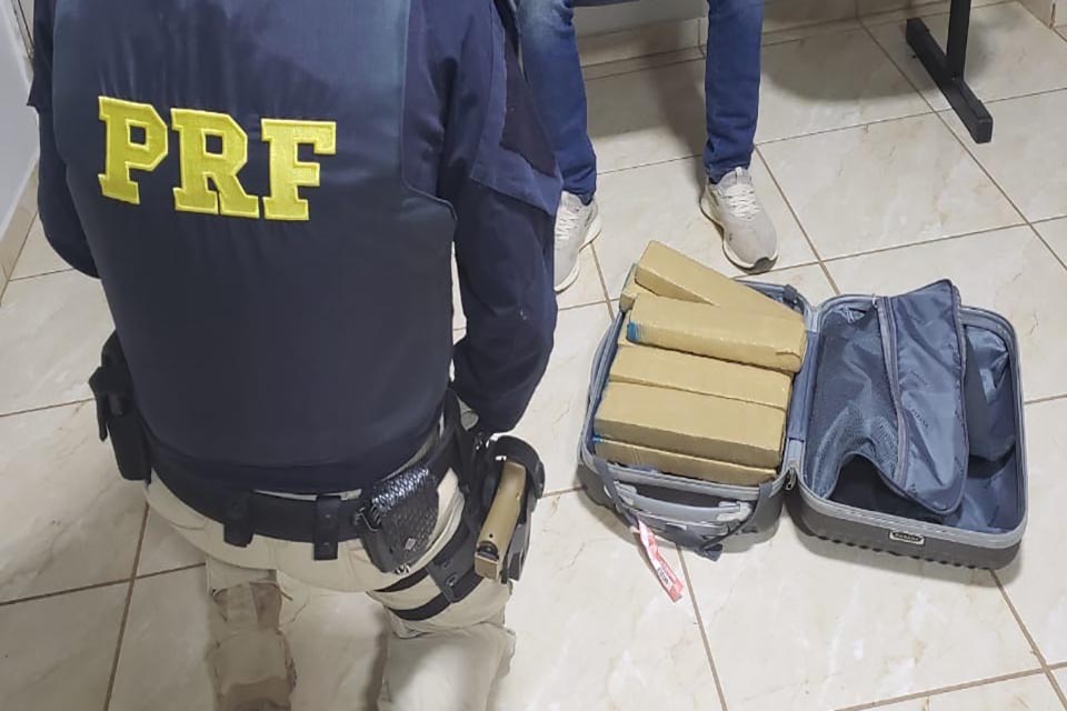 PRF prende jovem com 10 kg de maconha na BR-364