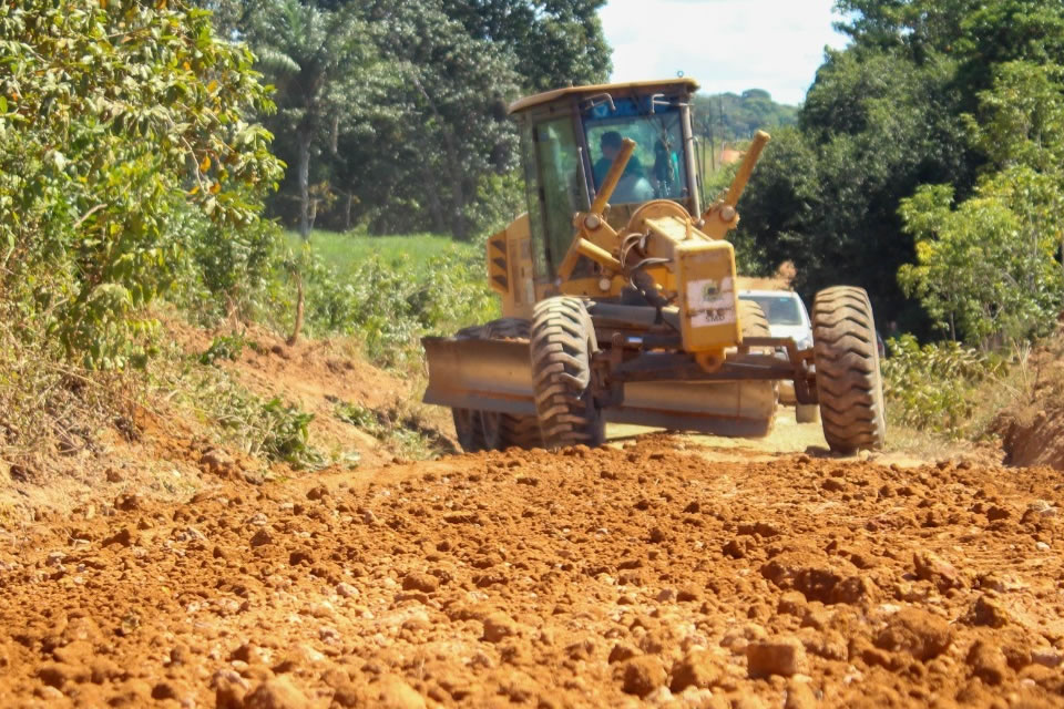 Prefeitura realiza recuperação das estradas em Cujubinzinho e comunidade Terra Santa, área rural do município