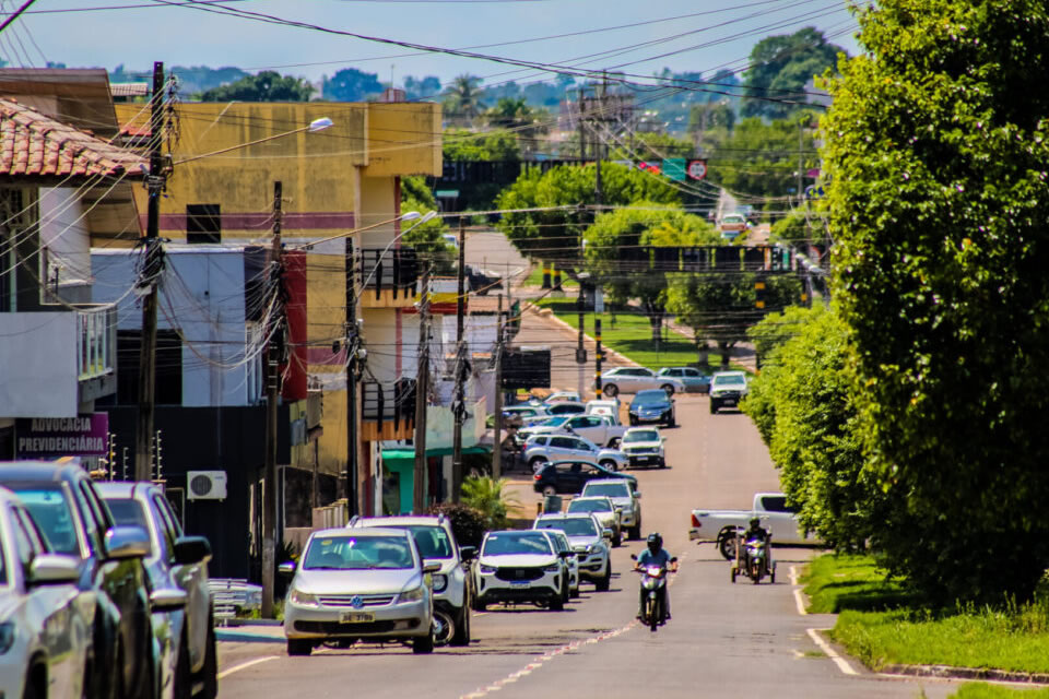 Proprietários de veículos com placa final 4 têm até 30 de abril para atualizar licenciamento anual