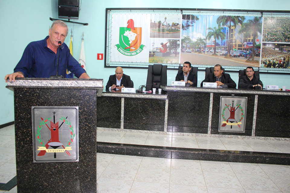 Sessão ordinária na Câmara de Ariquemes homenageia Padre Zezão