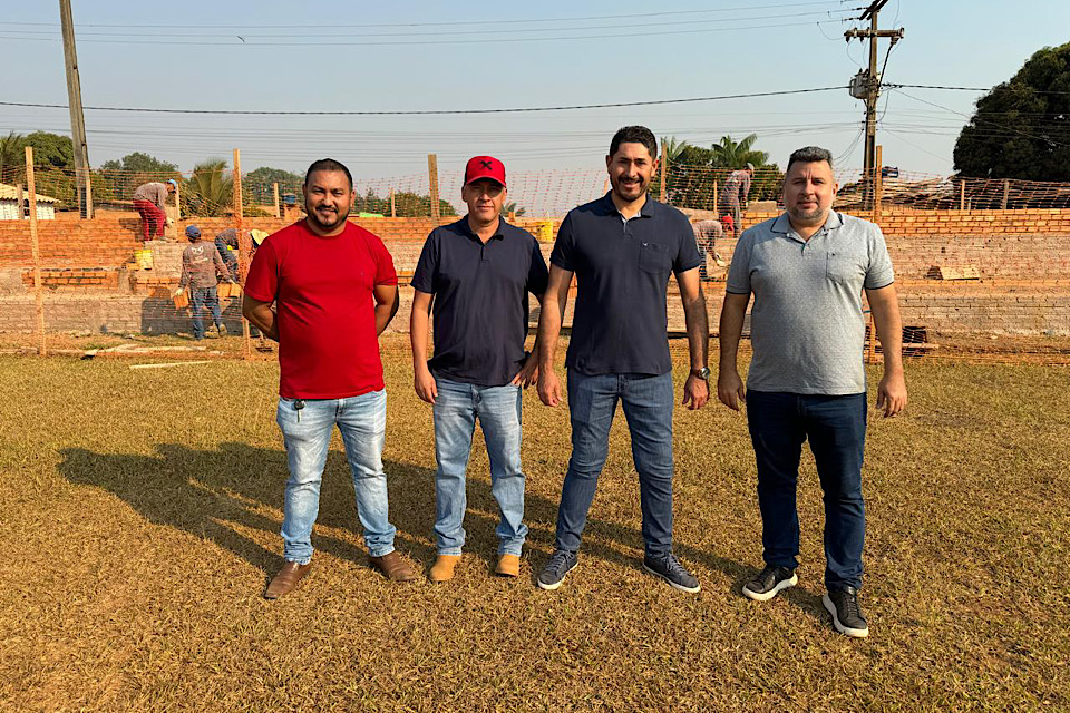 Marcio Pacele visita obra da construção do Galpão para instalação de máquina de bloquetes em Nova Califórnia