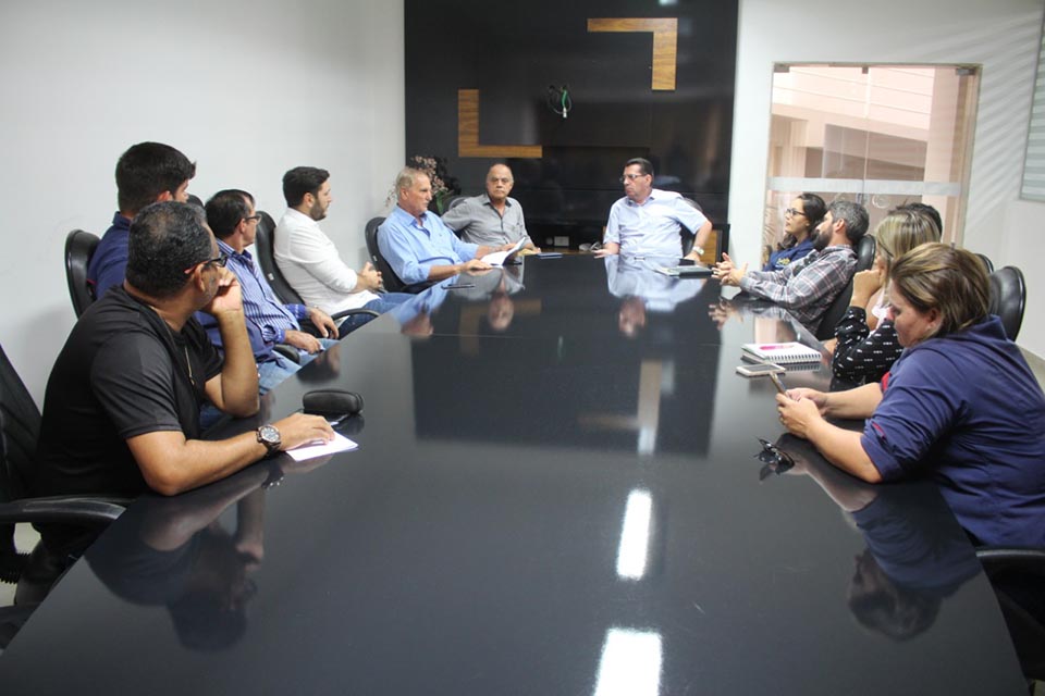 Follador participa de reunião sobre piscicultura e entrega certificados de curso profissionalizante