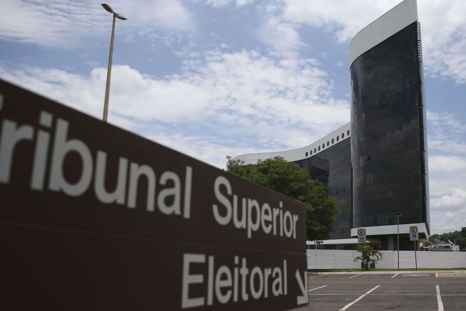 TSE rejeita três ações contra Bolsonaro por abuso nas eleições