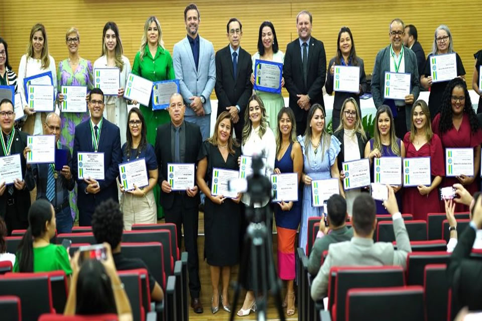 Líderes religiosos da Igreja Metodista Wesleyana são homenageados pela Assembleia Legislativa