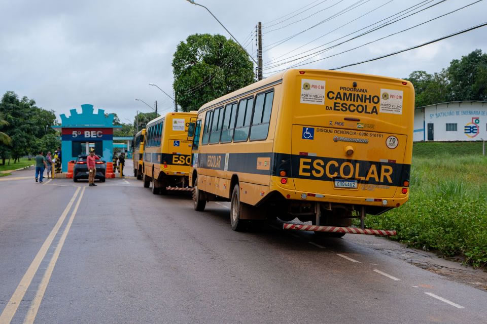 Frota do transporte escolar da Prefeitura de Porto Velho é recolhida ao pátio do 5º BEC