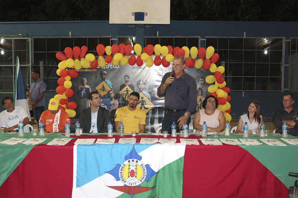   Adelino Follador requer audiência pública para debater transporte escolar da zona Rural