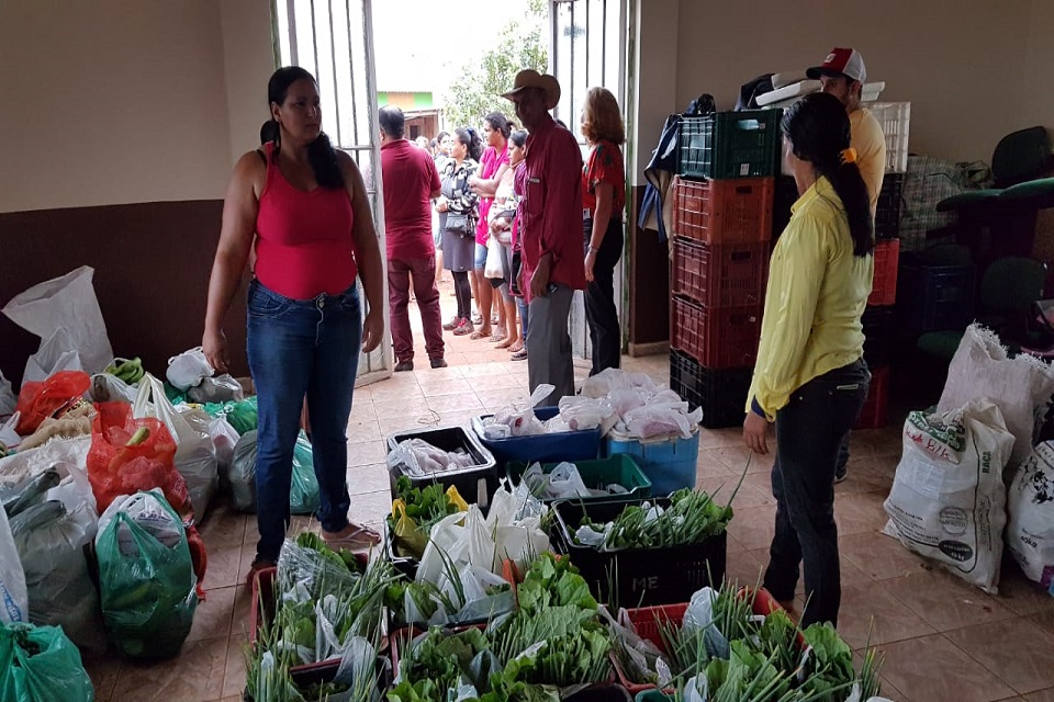 Rolim de Moura – Mais de mil famílias já receberam gratuitamente frutas, verduras e legumes 