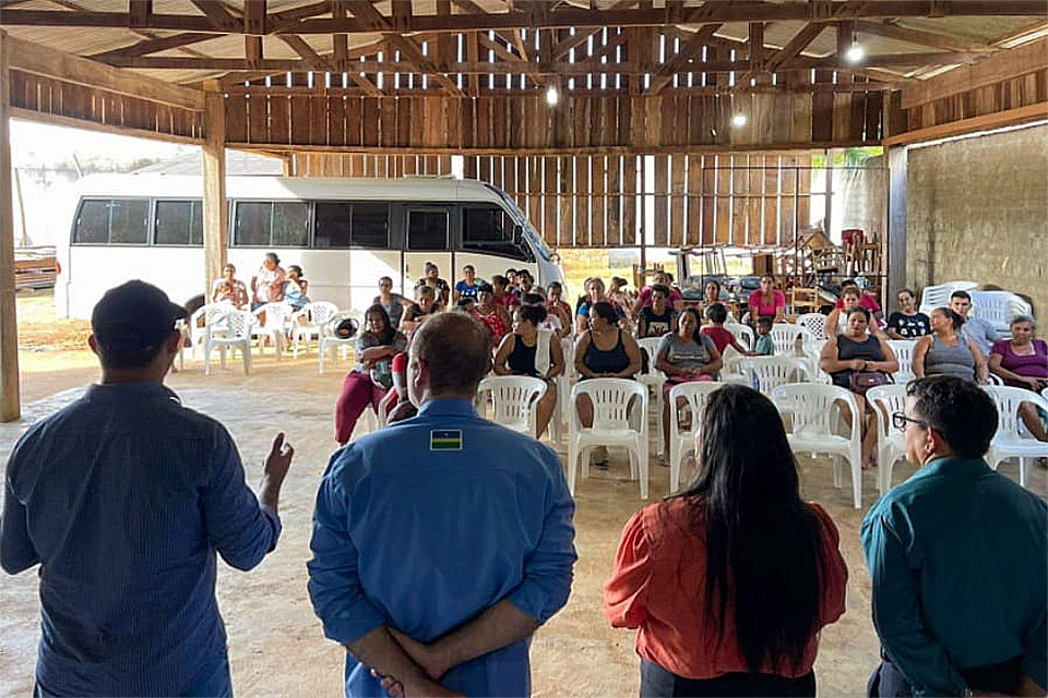 Deputado Alan Queiroz participa da entrega de cestas básicas para famílias em Cujubim