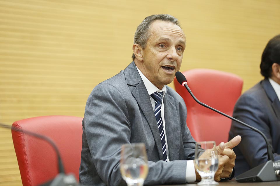 Lazinho da Fetagro pede benfeitorias para escolas em Nova Brasilândia