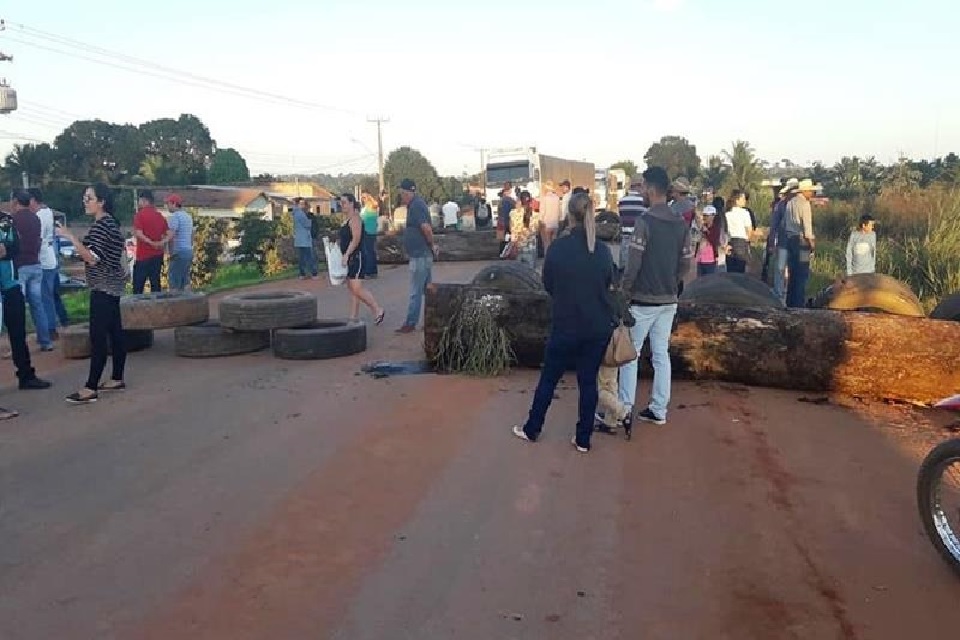 Justiça Federal manda manifestantes suspender bloqueio da BR-364 em Extrema