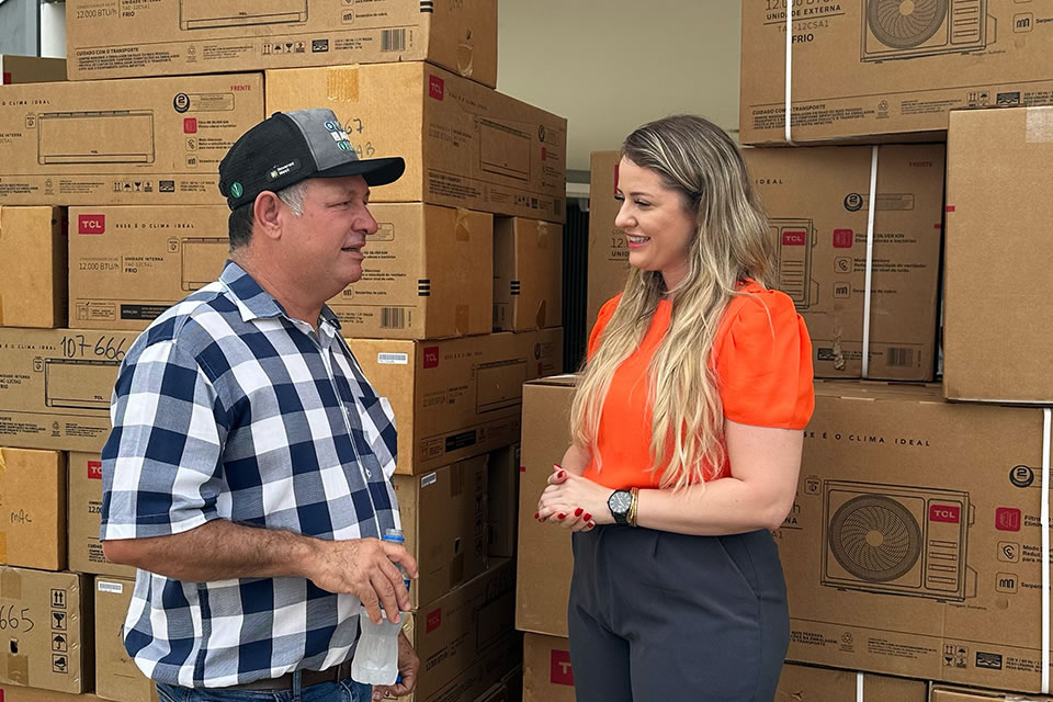 Pedro Fernandes participa de entrega de ares-condicionados para saúde de Ariquemes