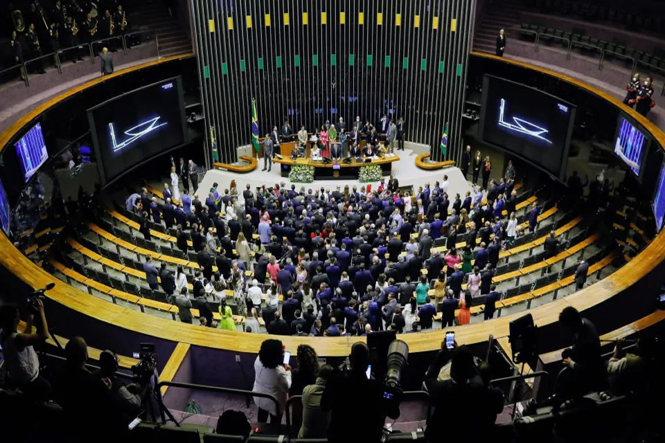 Novo comando do Congresso tem deputado de 24 anos como cotado e bolsonarismo raiz à margem