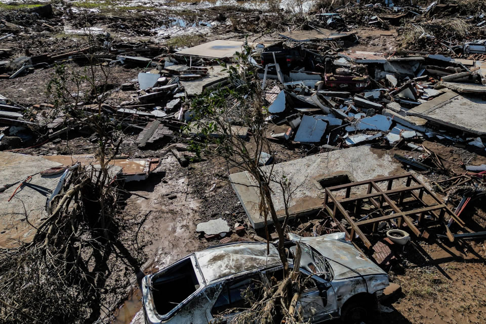 Com milhares de pessoas fora de casa e Guaíba em alta, RS planeja manter abrigos por meses