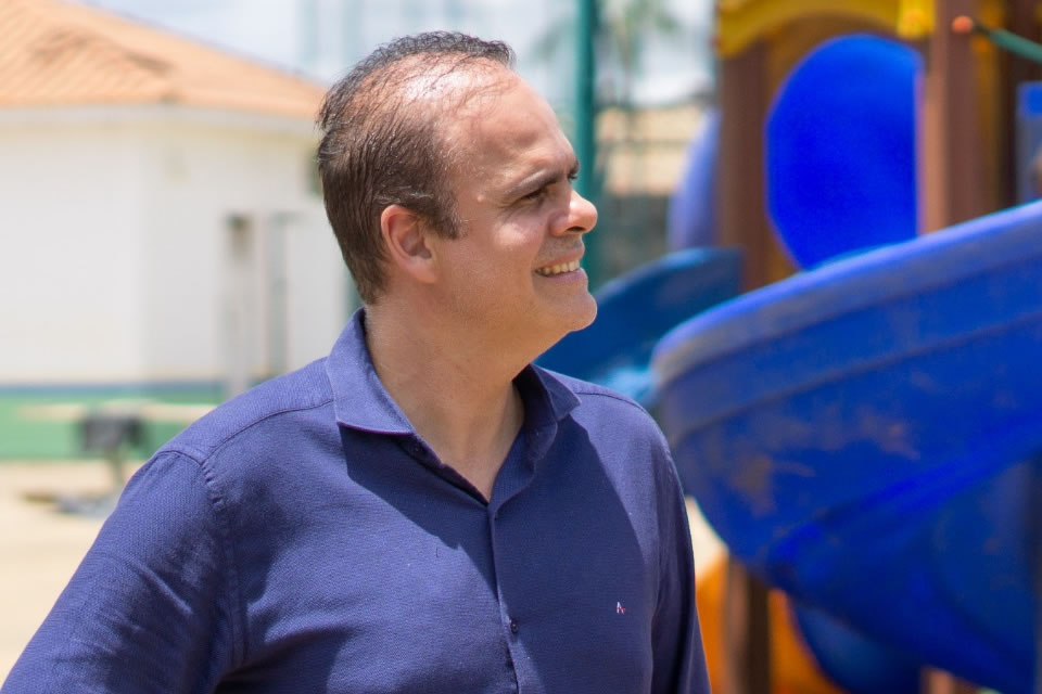 Deputado Alan Queiroz indica a construção de quadras esportivas de areia em distritos e bairros de Nova Mamoré