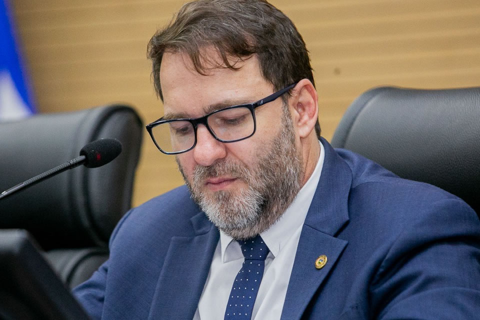 Deputado Alex Redano esclarece fake news sobre pedido de cassação do governador e vice