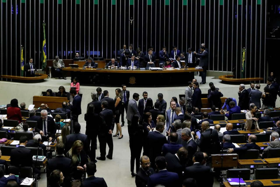 Edital de emendas empaca em Congresso com fartura de verba gasta sem critério