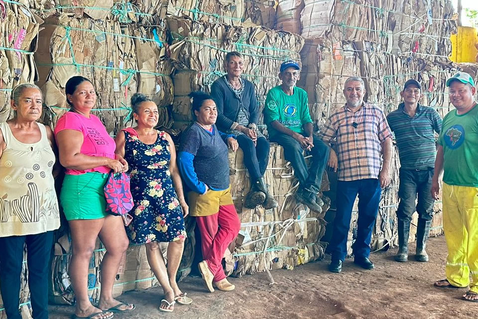 Vereador Everaldo Fogaça visita cooperativa de catadores de reciclados em situação crítica e promete apoio