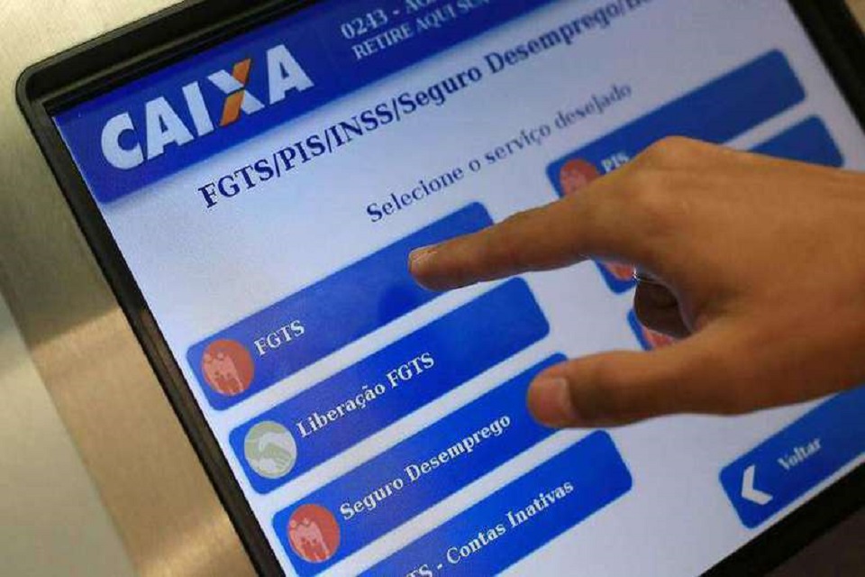Agências da Caixa abertas até às 15h para saque de R$ 500 do FGTS