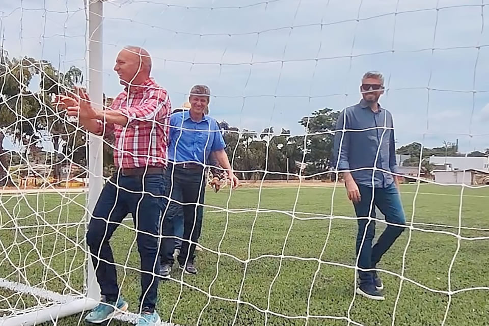 Colorado do Oeste ganha o primeiro campo sintético com recurso destinado pelo deputado Ezequiel Neiva
