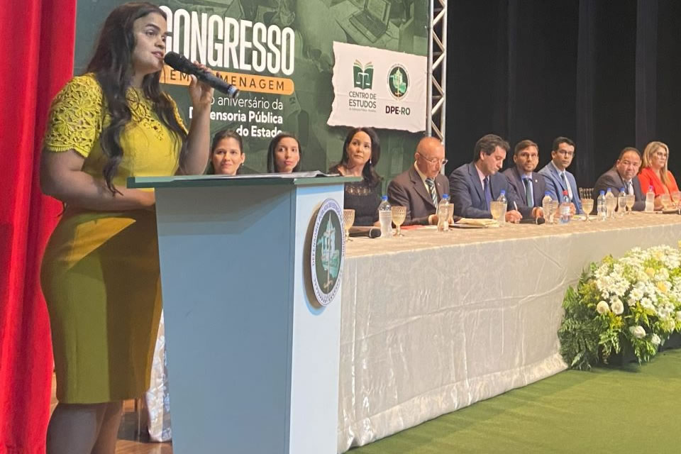 Dra. Taíssa prestigia congresso em homenagem ao aniversário da DPE-RO