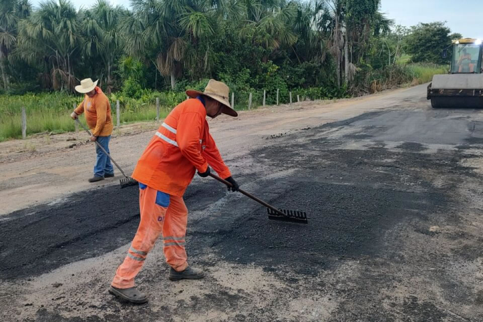 Obras de manutenção avançam na RO-383 ligando Rolim de Moura a Santa Luzia dOeste