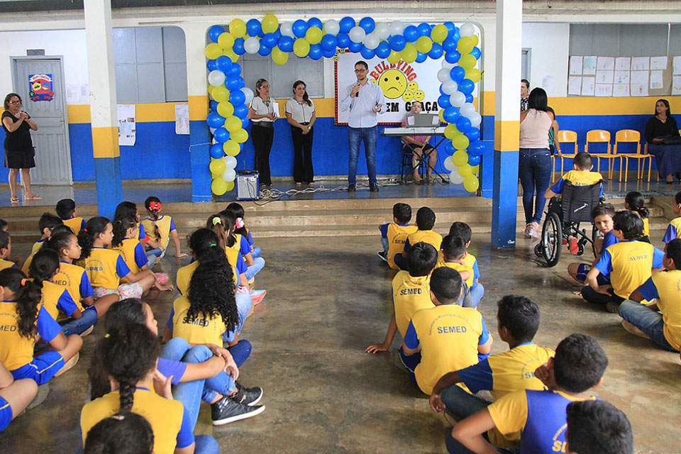   Deputado Anderson entrega centrais de ar condicionados em escola no bairro Nova Esperança