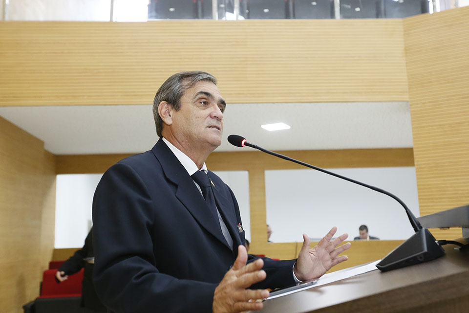 Chiquinho da Emater cobra mudas de café e de cacau para produtores