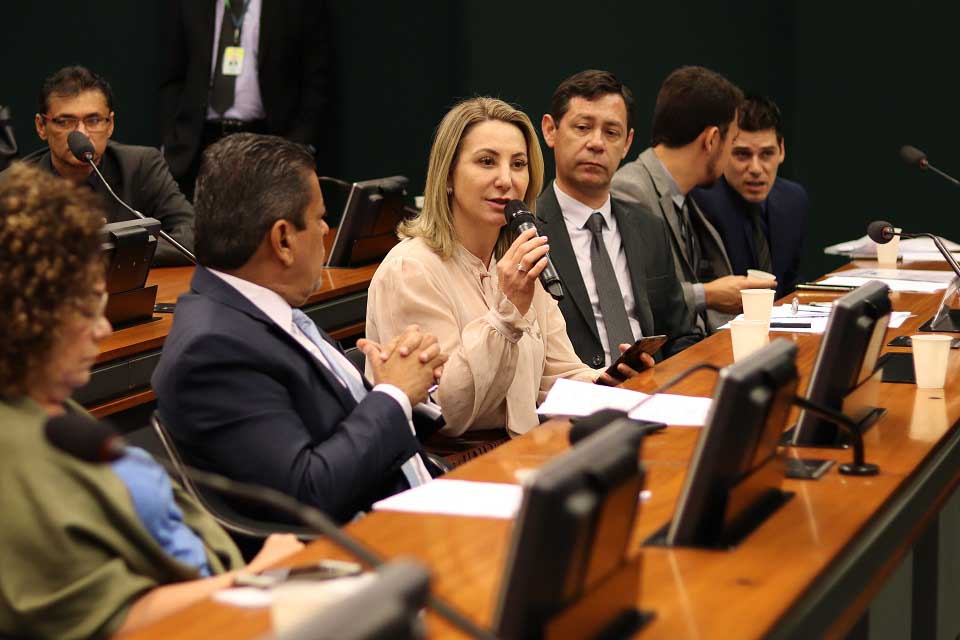 Médicos pelo Brasil: Jaqueline Cassol defende que médicos formados no exterior sejam incluídos no programa