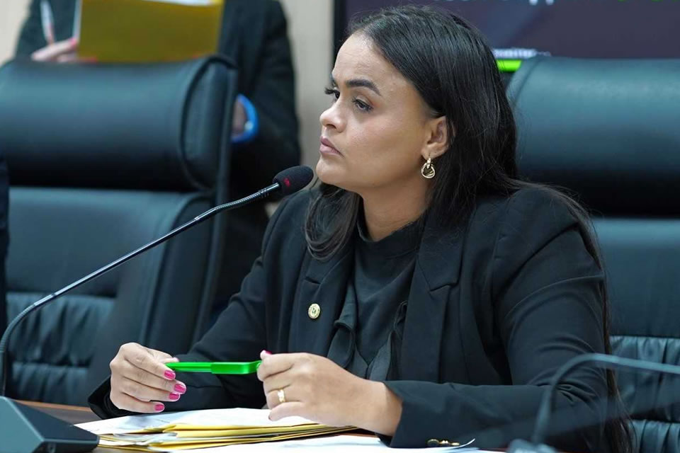 Dra Taíssa solicita resposta de hospital após omissão em atendimento à gestante