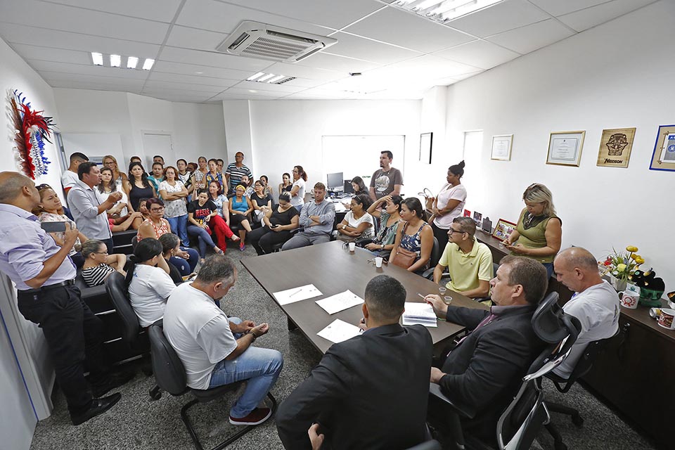 Deputado Dr. Neidson se reúne com profissionais de enfermagem para debater reinvindicações da categoria