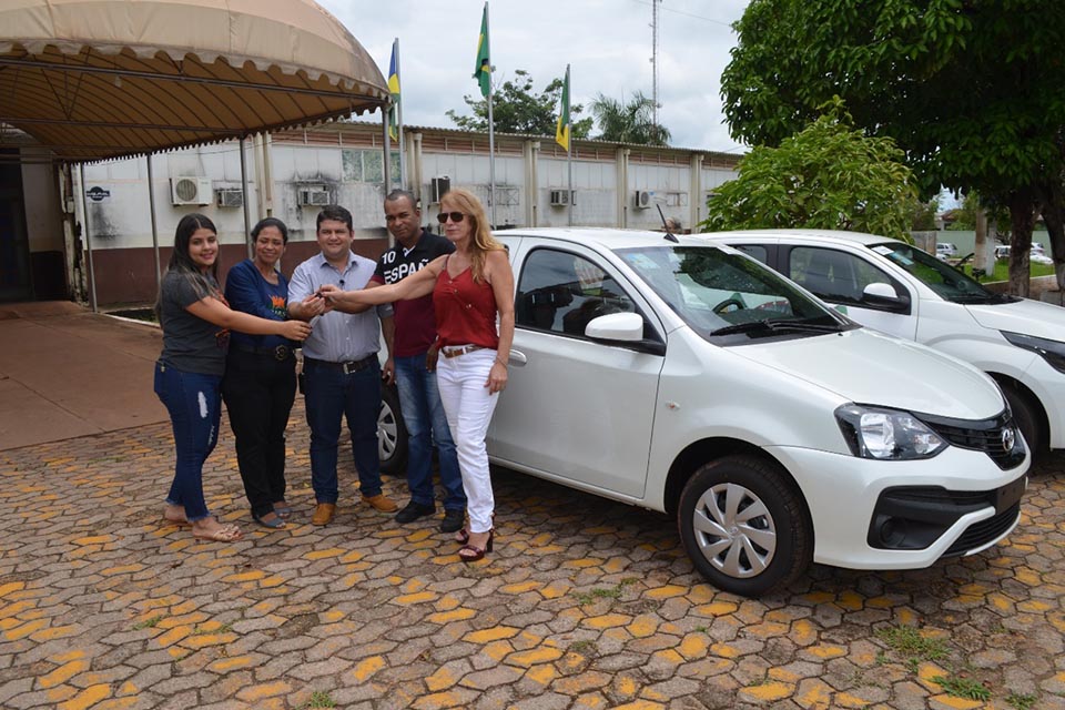 Vice-Prefeito Fabrício Melo entrega veículo para CMDCA 