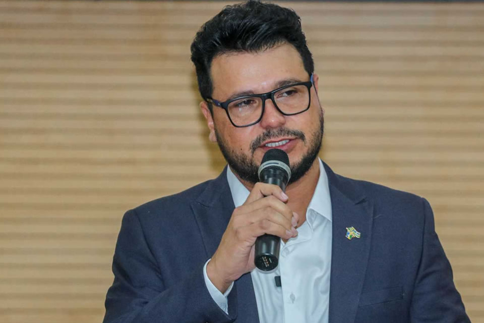 Presidente Marcelo Cruz valoriza papel de colaboradores em ações da Assembleia