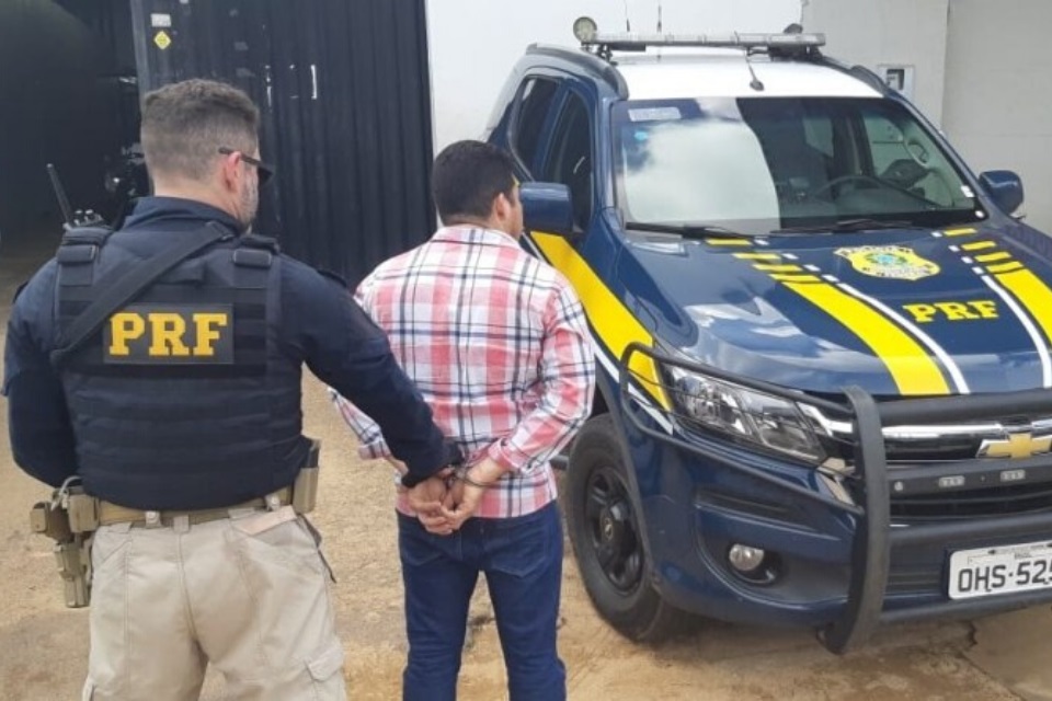 PRF prende falso policial militar em Porto Velho