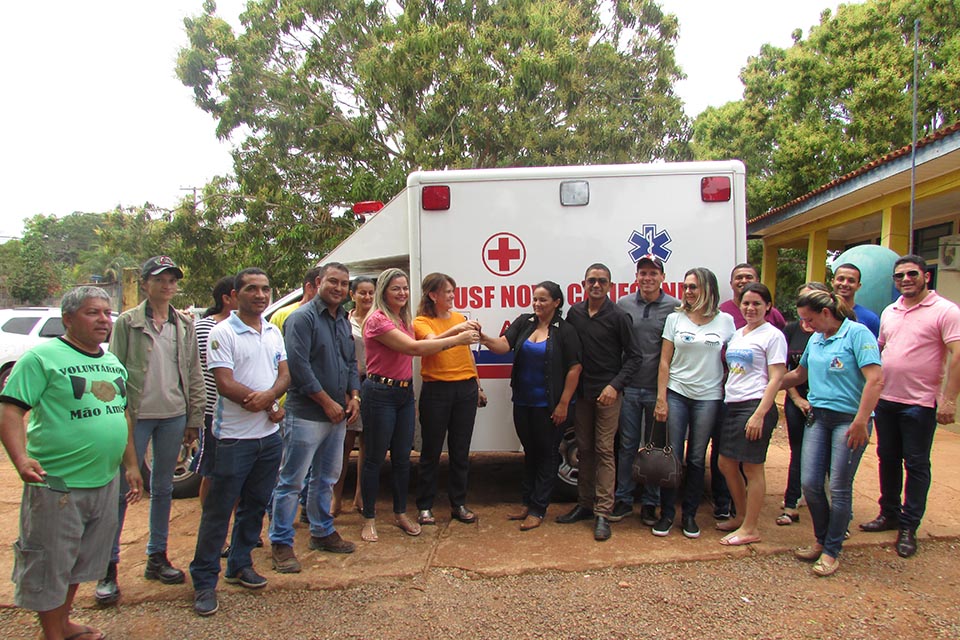 Prefeitura entrega ambulância no distrito de Nova Califórnia