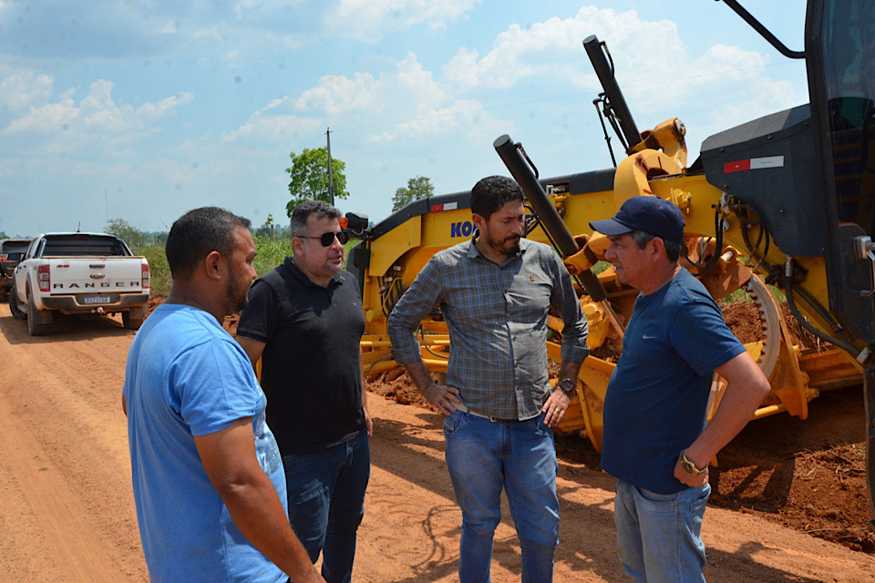 Vereador Márcio Pacele fiscaliza melhorias e ouve a comunidade nos Distritos da Ponta do Abunã